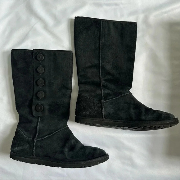Women’s Ugg Lo Pro Button black Suede boots. Size 8 - Picture 3 of 7